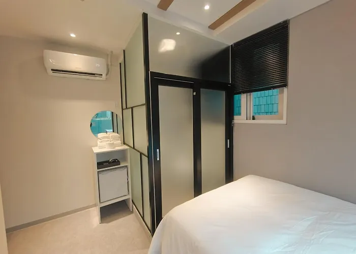 Unit M Hostel *